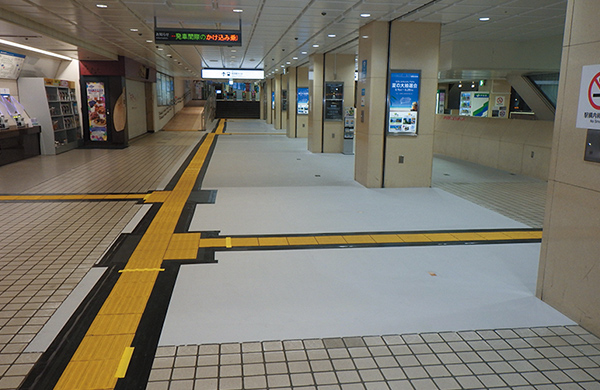 改修中の西武新宿駅コンコース1