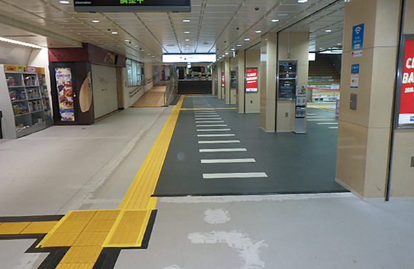 改修中の西武新宿駅コンコース2