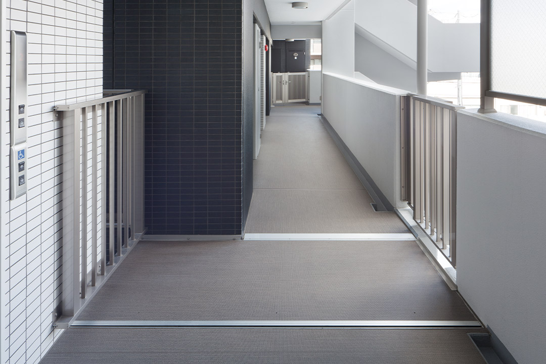 エキスパンションジョイントカバー 施工事例