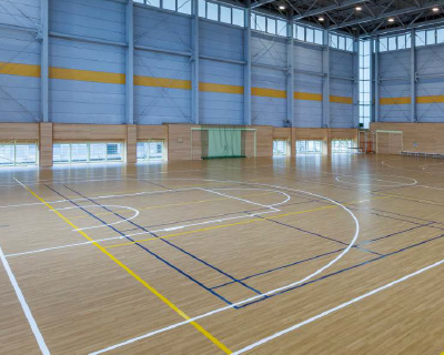 反発性にすぐれた体育館用フロアシステム（鋼製床仕様）