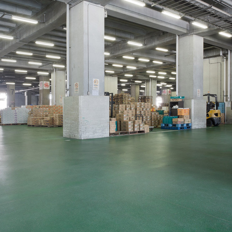 セルフレベリングにより施工を省力化！