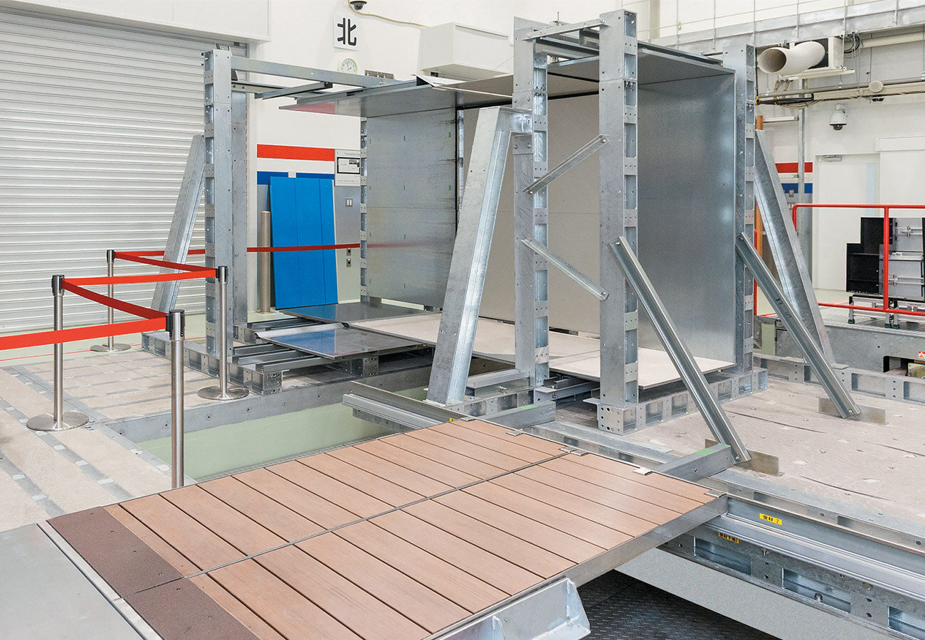 業界最大級の振動台試験機で体感する安全性 仕上がりイメージも実際に見ることで納得！