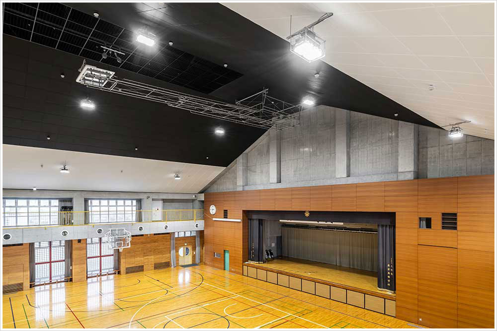 東京高等学校 アリーナ天井改修工事の施工写真
