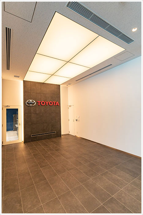 トヨタモビリティ東京株式会社 有明店の施工写真